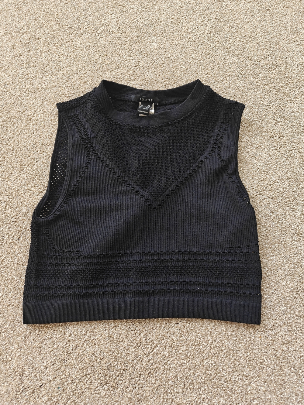 Forever 21 Black Sleeveless Cropped Knit Tank
